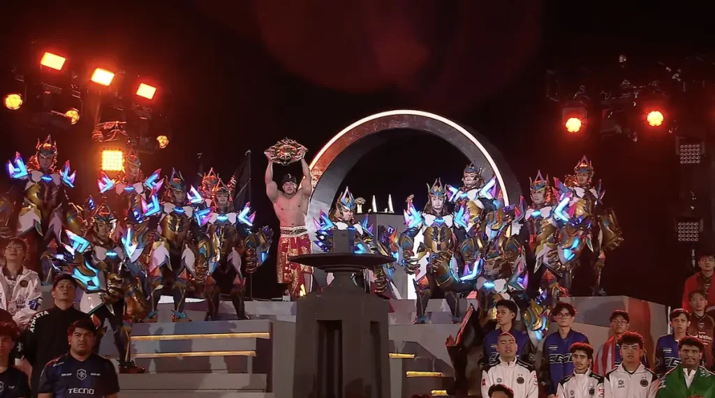 Специальный гость и звезда Physical Asia, Игеде «Igedz Executioner» Дхарма Сусила, поднимает трофей M7 на церемонии открытия M7 по Mobile Legends: Bang Bang (MLBB).